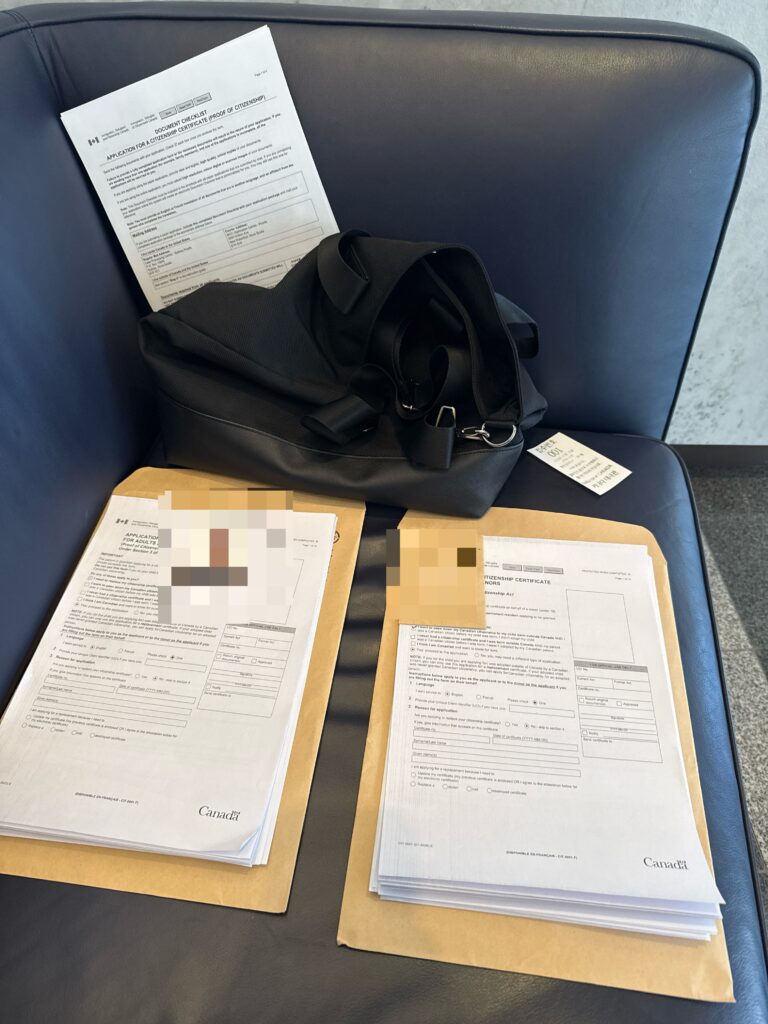 캐나다 시민권 신청을 위해 준비된 한국 가족관계증명서와 아기 여권 사진